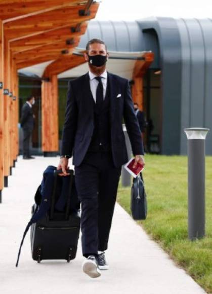 El capitán Sergio Ramos viajó pese a estar sancionado.