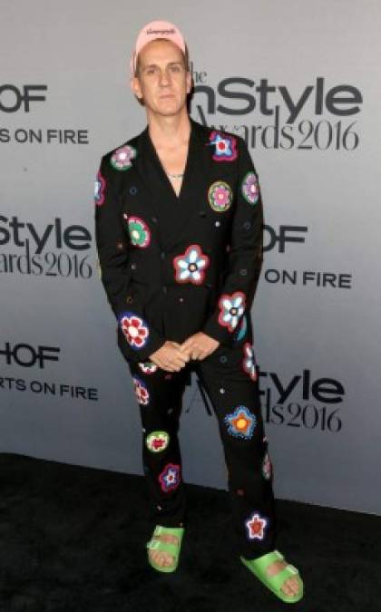 El diseñador Jeremy Scott en la alfombra de los InStyle Awards 2016.