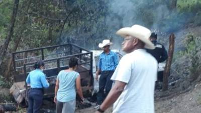 Los hombres fueron atacados a balazos cuando regresaban de una jornada laboral, luego les prendieron fuego.