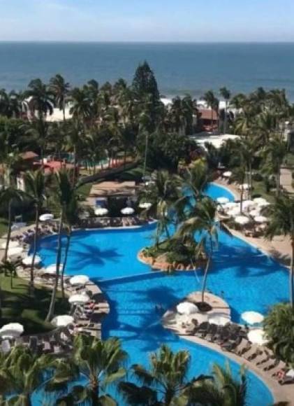 Pese a encontrarse fugitivo de las autoridades estadounidenses, Alfredo publica supuestas imágenes de sus estadías en lujosos resorts mexicanos.