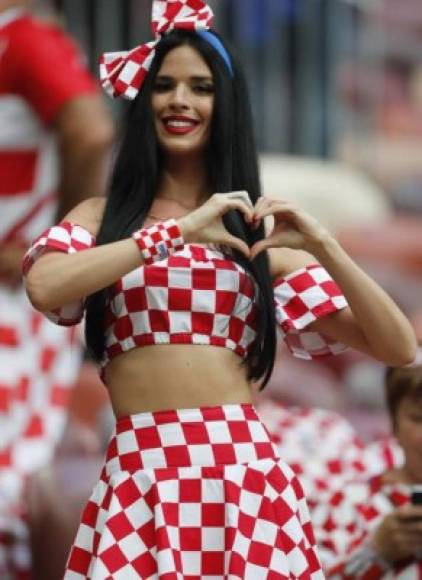 Ivana Knoll es la fan número uno de Croacia y acaparó todas las miradas en el Mundial de Rusia.