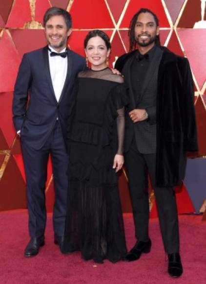 Gael y Natalia posaron junto a Miguel previo al inicio de la gala de los Oscar.