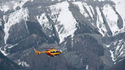 El avión Airbus A320 de la compañía Germanwings lanzó una llamada de socorro antes de estrellarse cerca del municipio de Prads-Haute-Bléone, en el departamento de Alpes de Haute Provence, informó la Dirección General de la Aviación Civil francesa en un comunicado.