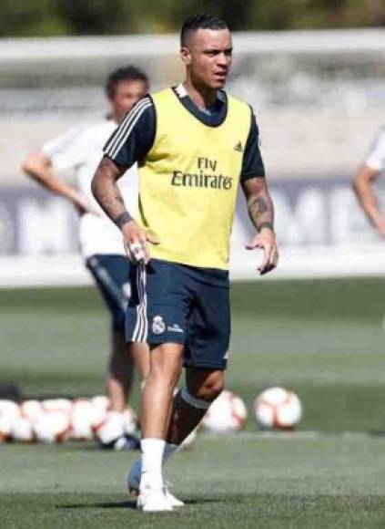 Raúl de Tomás: El delantero de 23 años se encuentra entrenado con el Real Madrid y confía en poder convencer a Julen Lopetegui.