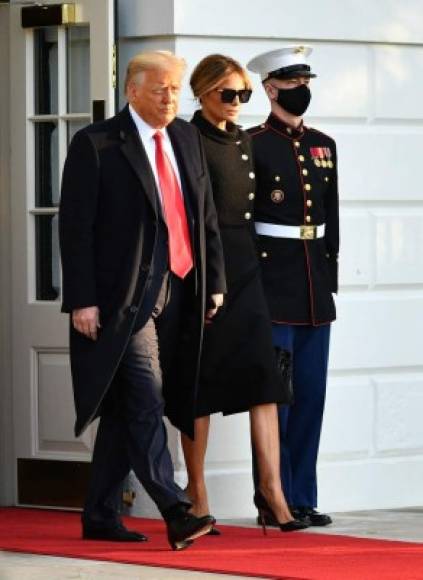 US President Donald Trump and First Lady Melania make their way to board Marine One before departing from the South Lawn of the White House in Washington, DC on January 20, 2021. - President Trump travels his Mar-a-Lago golf club residence in Palm Beach, Florida, and will not attend the inauguration for President-elect Joe Biden. (Photo by MANDEL NGAN / AFP)