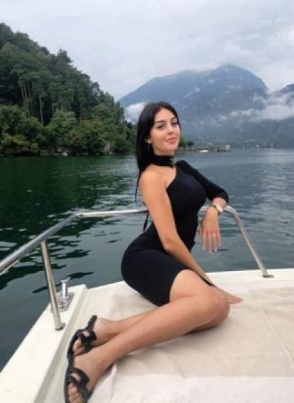 Mientras Georgina disfruta sus vacaciones en yate junto a Cristiano Ronaldo, su abuela y uno de sus tíos han aparecido en la televisión española contando las penurias económicas que sufren y acusando a la modelo de haberse olvidado de ellos.