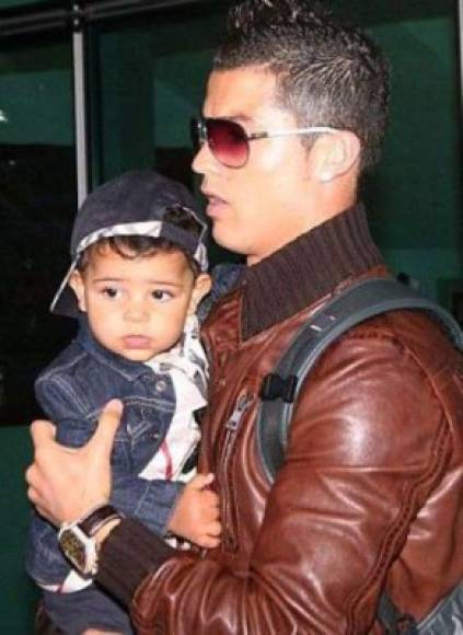 Se estima que el primer hijo de CR7 nació en California, Estados Unidos.A lo largo de los años han sido muchas las historias sobre quién es la madre del pequeño.