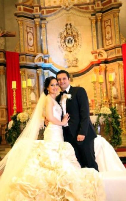 Bernice & Emilio <br/>La imponente Basílica de Suyapa acogió la boda Maldonado Chahín. Tras la misa se ofreció un banquete en la hacienda El Trapiche en medio de total distinción y alegría.