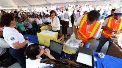 Los sobres se abrieron en presencia de los ciudadanos.