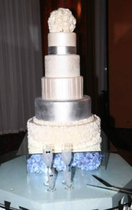 La torta fue realizada por la madre de la novia, Blanca Lardizábal de Pinto.