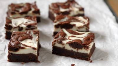 Los brownies se cortan tradicionalmente de forma cuadrada.