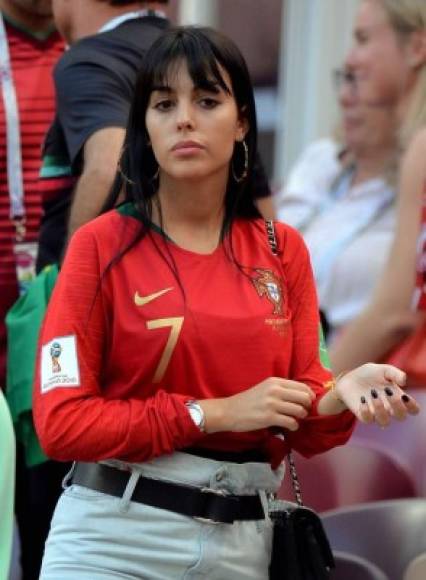 Georgina Rodríguez llegó al estadio Luzhniki de Moscú antes del inicio del partido de Cristiano Ronaldo con Portugal ante Marruecos. Foto EFE