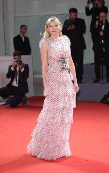 Kirsten Dunst lució este diseño en el estreno de la película Woodshock, durante el pasado Festival de Cine de Venecia.