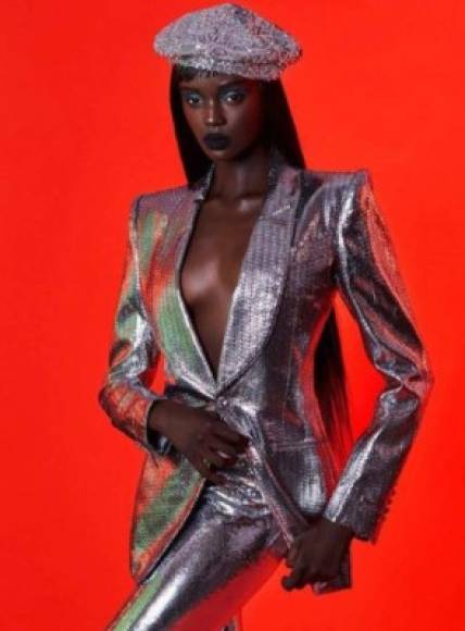 Duckie Thot<br/>Nyadak 'Duckie' Thot es una modelo australiana. Thot terminó en el tercer lugar en el octavo ciclo de Next Top Model de Australia e hizo su debut en la pista en el programa Yeezy S/S 17.<br/><br/>