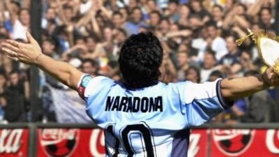 La vida de Diego Armando Maradona desbordó ríos de tinta y necesitó volúmenes para abarcarla. Pero sin duda, la noticia este miércoles sobre su fallecimiento, a los 60 años de edad, hará que esos ríos de tinta parezcan desde ahora insuficientes.