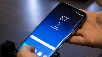 Samsung todavía no se pronuncia con respecto a lo que reportan los usuarios y algunos de estos han logrado resolver el problema sin mucha dificultad.