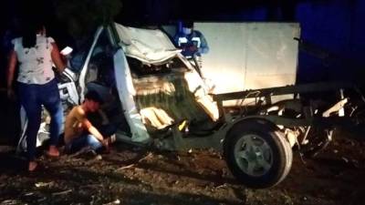 Los cuerpos de un hombre y una mujer quedaron entre el amasijo de hierro del carro.