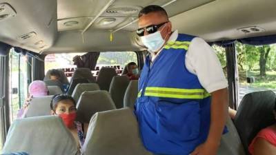 El uso de la mascarilla, careta o lentes protectores es obligatorio a la hora de utilizar las unidades de transporte.