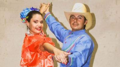 Diego y Elizabeth demuestran su pasión por la danza folklórica, llevan bastante tiempo bailando juntos y así lo reflejan sus redes sociales.