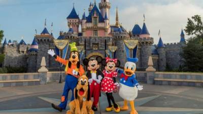 Disneyland se prepara para abrir sus puertas al público.
