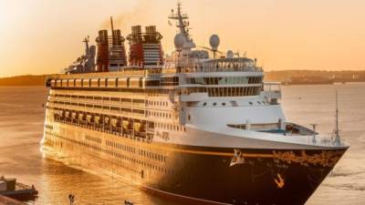 Fotografía muestra una vista general del crucero 'Disney Magic'.