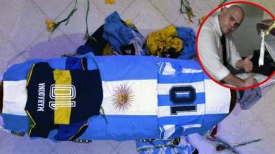 Mucho malestar generó la filtración de unas fotografías en redes sociales del cuerpo de Diego Armando Maradona en el ataúd. Uno de los protagonistas explicó lo sucedido ese día.