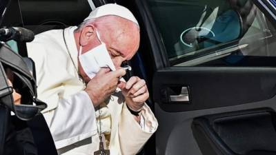 Desde el inicio de la epidemia el papa parece poco ansioso por su propia salud.
