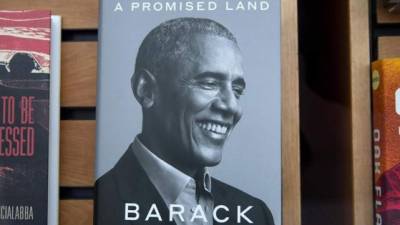 Vista de las memorias del expresidente estaounidense Obama, 'A Promised Land'.