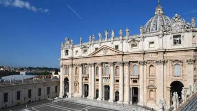 El cardenal Kevin Joseph Farrell, prefecto del Dicasterio para los Laicos, la Familia y la Vida, confirmó la 'preocupación' del Vaticano sobre la ley.