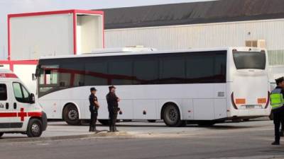 El primer autobús con niñas inmigrantes no acompañadas llegó a un refugio de Houston, Texas. (EFE)