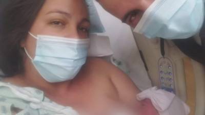 Xenia dio a luz en El Paso (Texas) a una niña de 7 libras. Fotos: Capturas de pantalla cortesía Univisión.