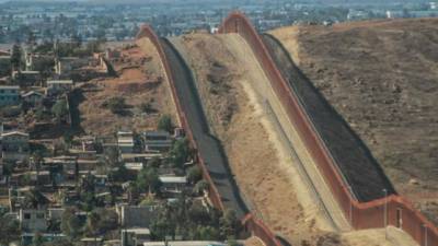 Vista del muro fronterizo estadounidense en la ciudad de Tijuana, Baja California (México). (EFE)