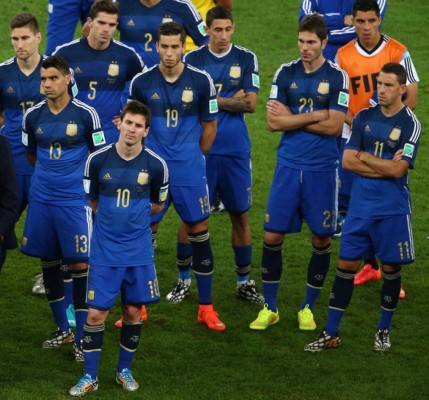 Martino cita a argentinos subcampeones del mundo para enfrentar a Alemania