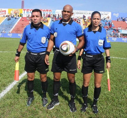 La árbitro hondureña Shirley Perelló vuelve a las canchas