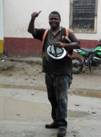 Carlos Casildo: Exjugador hondureño que encontró trabajo lavando cabezales.