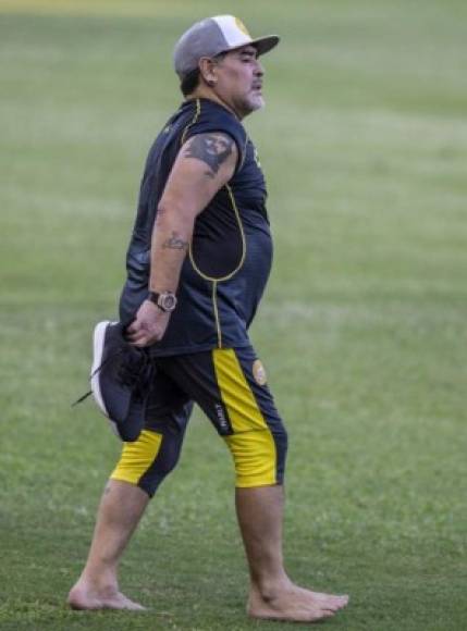 Maradona ya le dijo a la directiva del Dorados que uno de sus pedidos expresos es que cada vez que el club juegue de visita, los jugadores y comando técnico tendrán que viajar sí o sí en vuelo chárter.