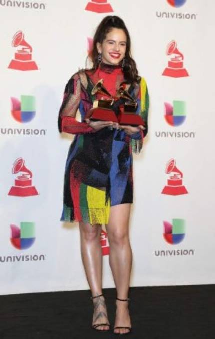 Rosalía llamó la atención el año pasado al ser una de las más nominadas en los premios Latin Grammy 2018, llevándose dos de las cinco nominaciones y sobrepasando a J Balvin, quien tenía ocho nominaciones pero solo alcanzó a ganar una.<br/>