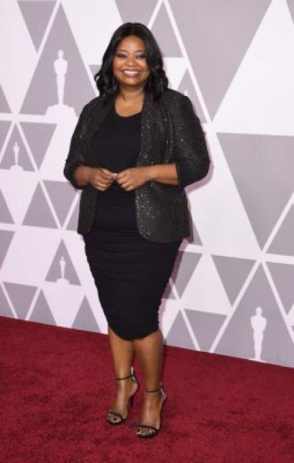 La nominada Octavia Spencer le dio un toque elegante a su atuendo con una chaqueta brillante y su mejor accesoria, una amplia sonrisa.<br/>