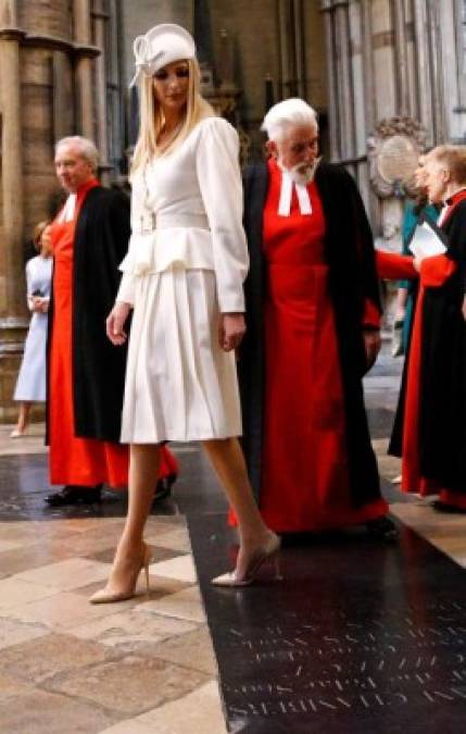 Ivanka también participará esta noche en el banquete de Estado que la reina Isabel II ofrecerá en honor de los Trump en Londres.