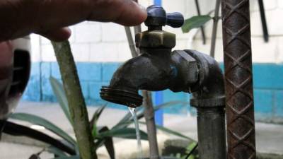 Hay zonas adonde el agua llega a cuentagotas.