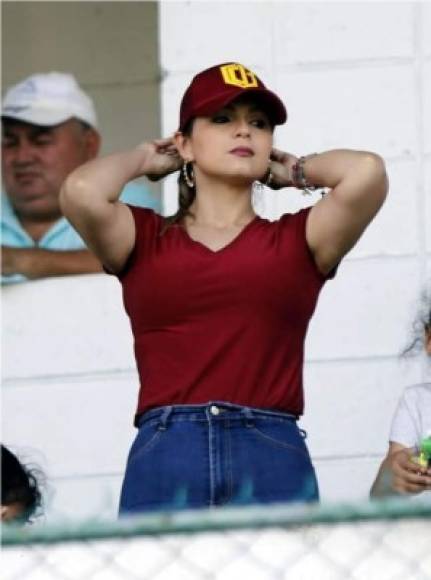'Tita' Torres, esposa de Carlo Costly, estuvo en el palco del estadio Excélsior apoyando al delantero del Platense contra la UPN.