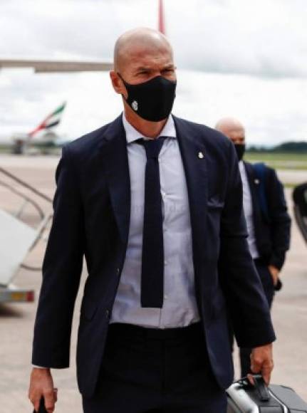 Zinedine Zidane llegando a Manchester.