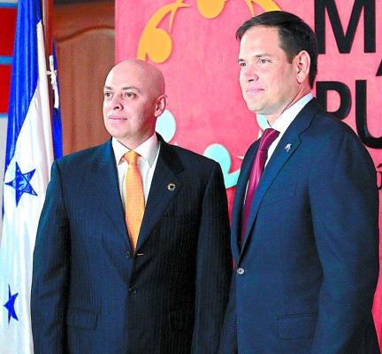 Marcos Rubio habla sobre corrupción con el Fiscal General