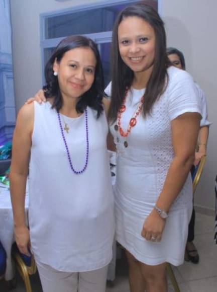 Olga Rivera y Lizzie Urbina.