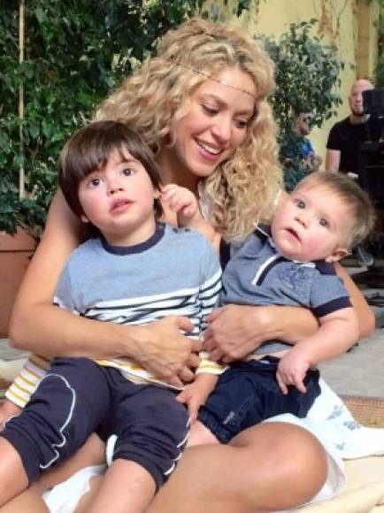 Shakira con sus dos amores Milan y Sasha.