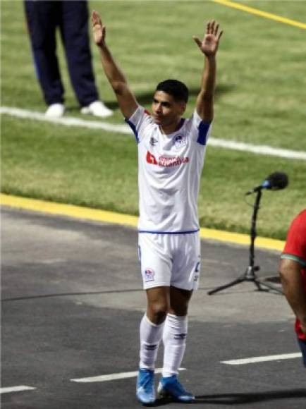 Carlos Pineda (Olimpia) - El joven mediocampista fue una grata sorprensa en este torneo y se ganó la confianza de Pedro Troglio en el 11 titular del campeón.