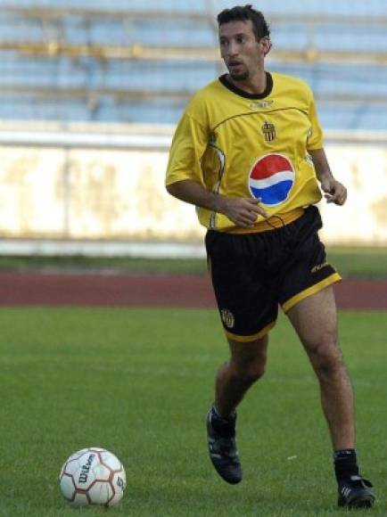 Miguel Farrera llegó a Honduras en el 2003 para jugar con el Platense, luego pasó al Motagua, Universidad, Real España, Vida y cerró su ciclo en Atlético Olanchano.