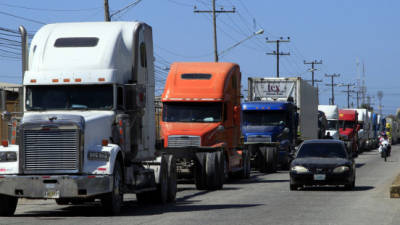 Los operadores dicen que desde el fin de semana han menguado las colas del transporte de carga.