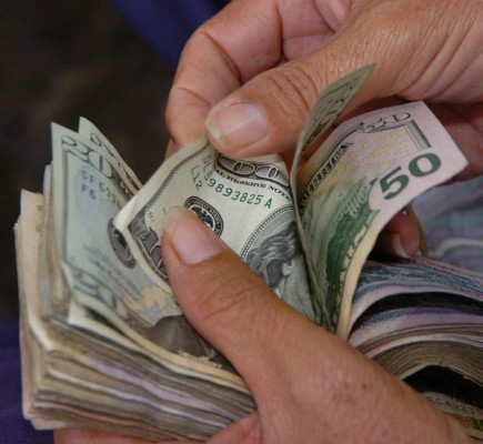 Dólar estable o en retroceso en Centroamérica