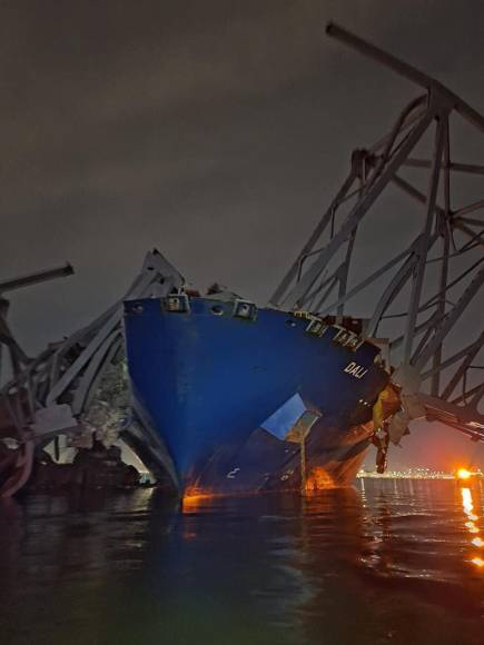 El accidente se registró hacia las 01:30 hora local (05:30 GMT) del martes 26 de marzo en el puente Francis Scott Key de Baltimore. 